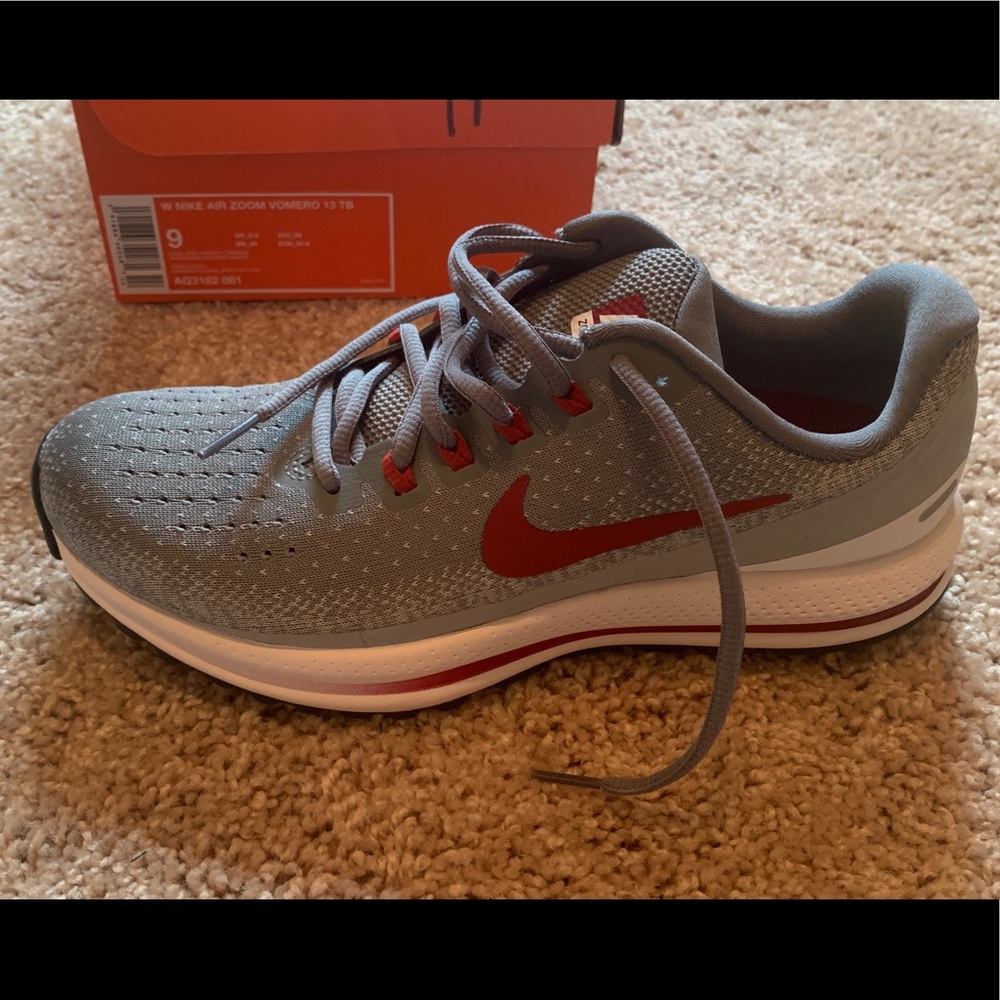 Nike Air Zoom Vomero 13 Women’s Size 9